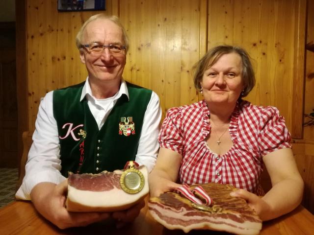 Silvia und Wolfgang Kabas bieten kontaktlosen Verkauf ihrer Produkte an.