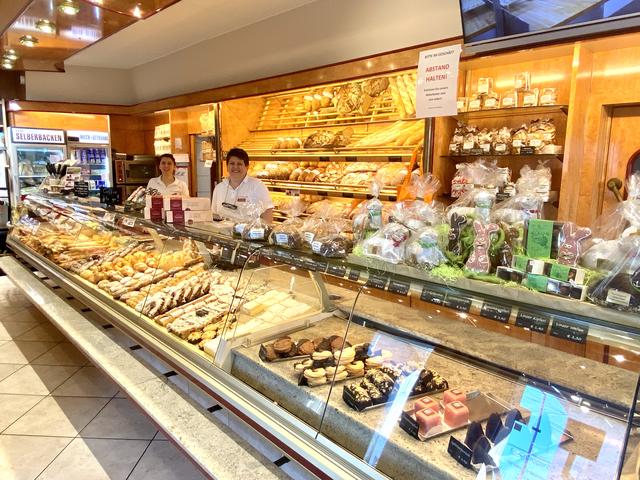 Die Bäckerei Buchegger hat vier Filialen und 55 Angestellte. Darunter fünf Gaifahrer, die Backwaren nach Hause liefern.