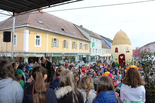 Großer Andrang herrschte im April des Vorjahres bei der Enthüllung vom Deutschlandsberger Riesenosterei - das wird es heuer nicht geben.