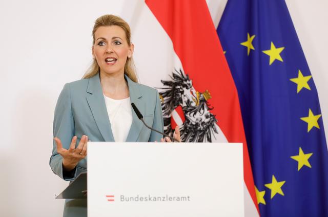 Familienministerin Christine Aschbacher (ÖVP) appelliert an Arbeitgeber, berufstätigen Eltern die Sonderbetreuungszeit zu ermöglichen.