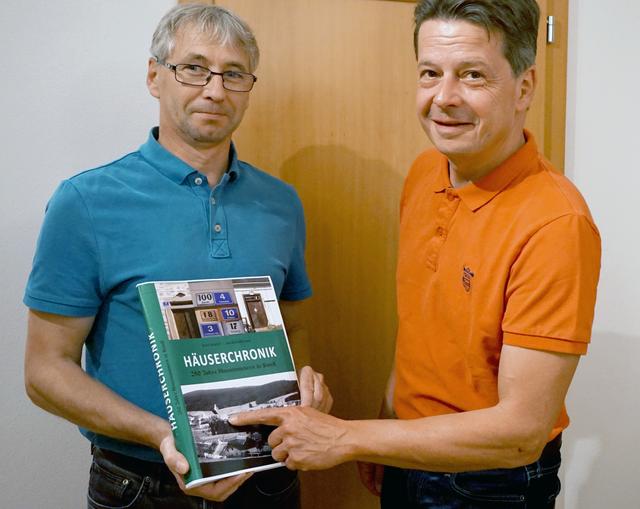 Ferdinand Lenz und Kurt Gratzl versenden das Buch auch per Post.