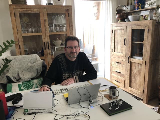 Homeoffice: so aufgeräumt war mein Schreibtisch noch nie – nur ist es hier eigentlich der Esstisch…