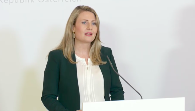 Frauenministerin Susanne Raab informieren über Maßnahmen gegen die Folgen des Coronavirus.
