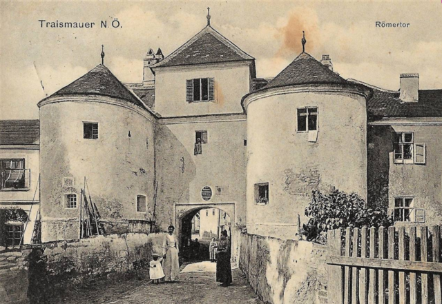 Zu Pestzeiten streng bewacht: Das Römertor. | Foto: Topothek Traismauer