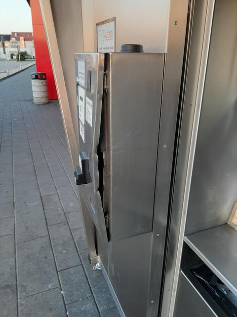 Einbruchsversuch beim Milchautomaten vor dem Interspar Linz-Wegscheid. | Foto: Klaus Pickl