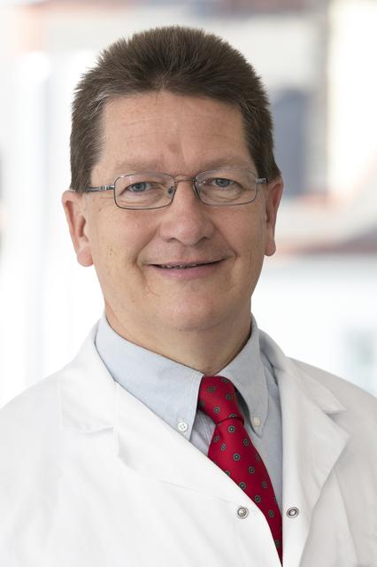 Dr. Gerhard Vavrovsky arbeitet im Herz Jesu Krankenhaus.
