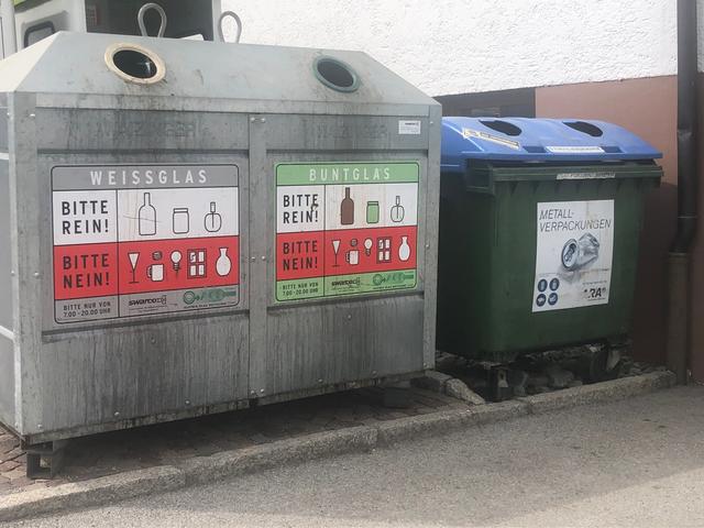 In den Gemeinden stehen Sammelinseln zur Verfügung!
