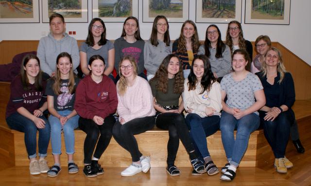 Abschlussprüfung im Bildungszentrum Gaming: Theresa Bauer, Agnes Danner, Jennifer Eichinger, Karner Theresa Karner, Kerstin Kirchner , Lisa Lechner, Carina Müllner, Anna-Maria Porranzl, Elisabeth Schleicher, Elisabeth Schrefel, Eva Stadler, Leon Teufel, Hannah Welser (nicht am Foto), Selina Wieseneder, Elisabeth Tatzreither und Manuela Enengl.
