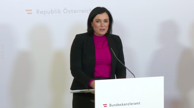 Bundesministerin Elisabeth Köstinger informiert mit Branchenvertretern über den Status der Telekommunikations- und Postinfrastruktur.
