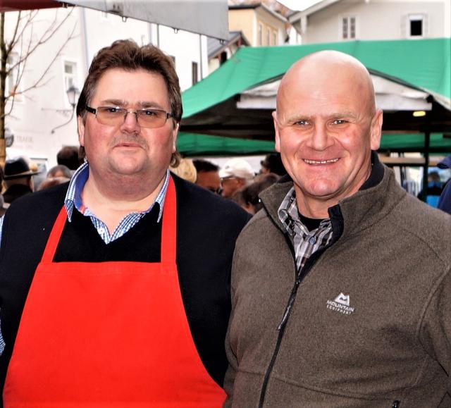 Sepp Hauer und Georg Reiter vertreten die Standler des samstägigen Grünmarkts.