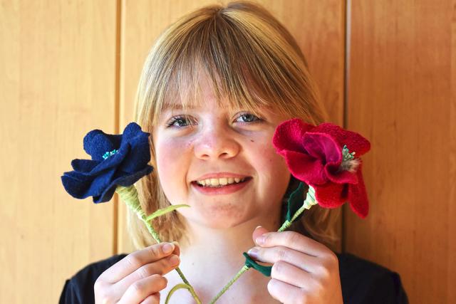 Blumen aus Stoff: Diese bunten Deko-Blumen bringen etwas Frühling in die Wohnungen.