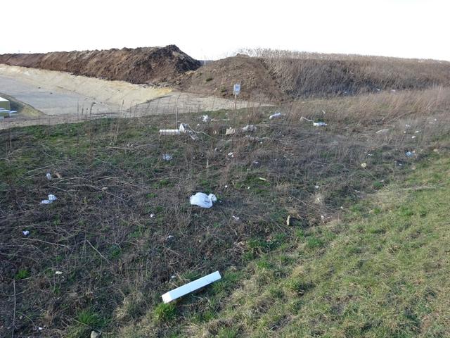 Wegen des herumfliegenden Mülls wurde seitens der Grünen eine Anzeige bei der BH eingebracht.