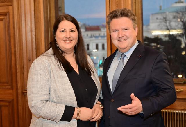 Bürgermeister Michael Ludwig und Wohnbaustadträtin Kathrin Gaál sichern Wienern in Zeiten der Coronakrise Hilfsmaßnahmen zu.
