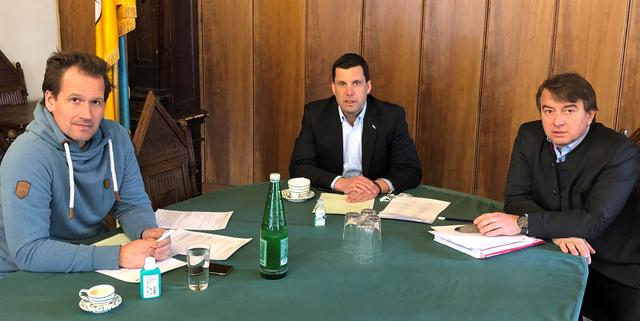 Vizebürgermeister Wolfgang Schlair, Bürgermeister Stefan Krapf und Finanz-Stadtrat Thomas Höpoltseder.