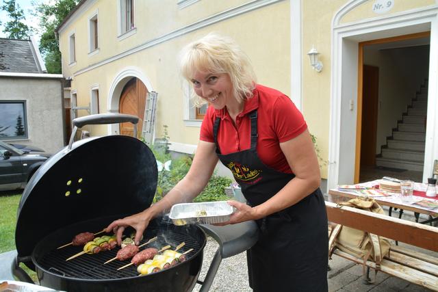 Christa Eppensteiner bringt Grilltipps auf den Teller