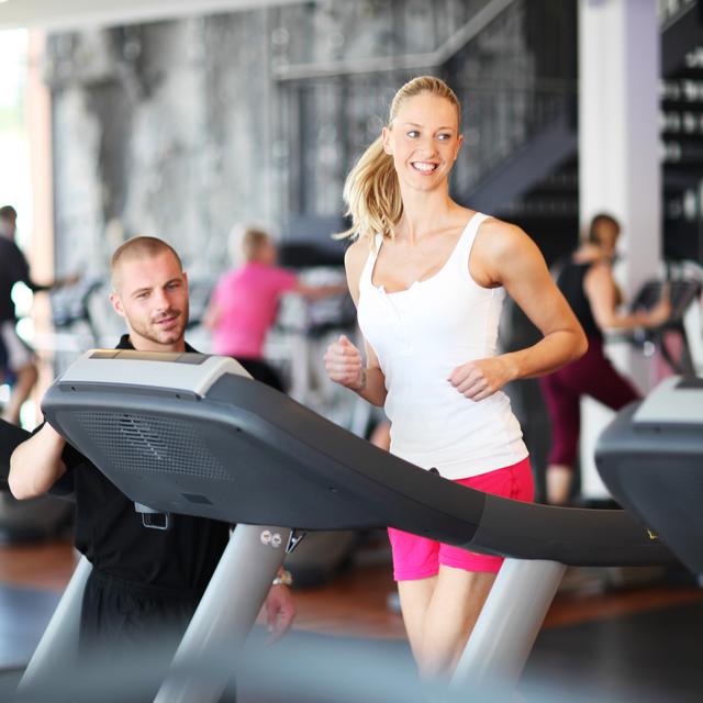 Bleiben Fitnessstudios geschlossen, muss auch kein Mitgliedsbeitrag überwiesen werden.  | Foto: Fotolia/Peter Atkins