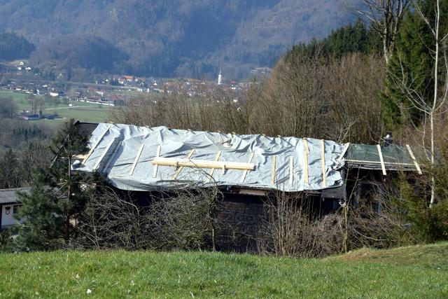 "Brand aus" - Brandobjekt in Blickrichtung Oberaudorf (Bayern).