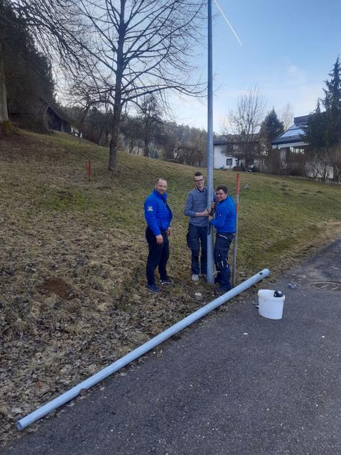 Daniel Wriessnig mit den Mitarbeitern der Firma Hollauf.