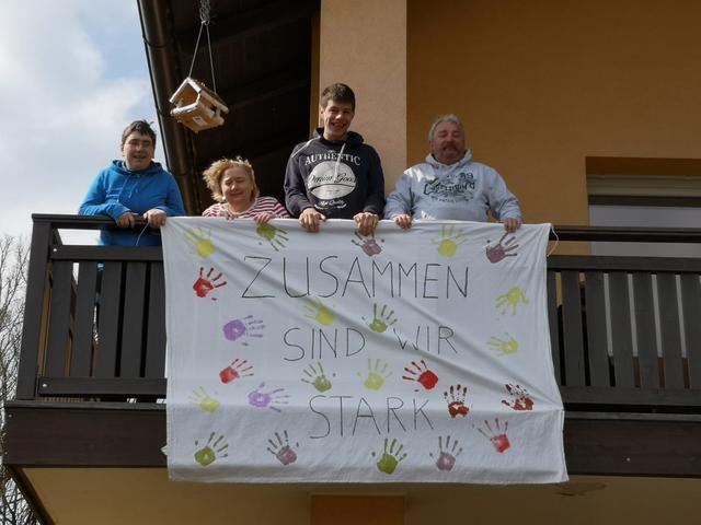 Transparente, die den Zusammenhalt demonstrieren, wurden gestaltet.