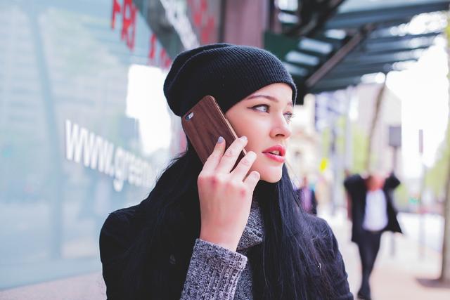 Wo waren Infizierte zuletzt? Mit wem hatten sie Kontakt? Via Handy könnten diese Daten ausgewertet werden.