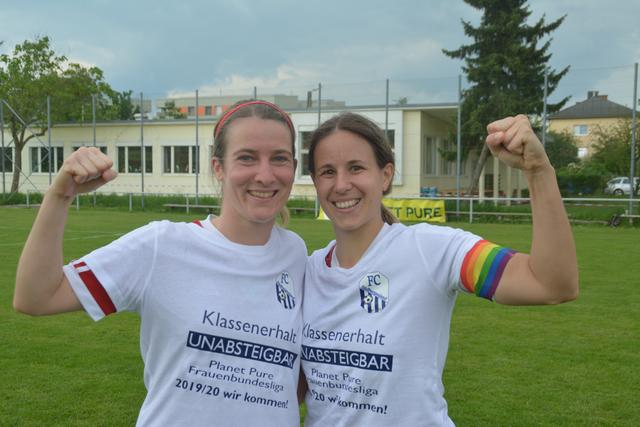 Stefanie und Susanna Koch-Lefevre nach dem 2:0-Krimi in Kleinmünchen, der den Klassenerhalt für die "Unabsteigbaren" rettete.