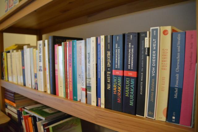 Rund 3.800 Bücher stehen zur Verfügung (Symbolbild)