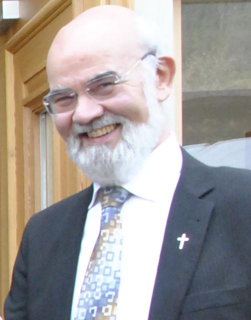 Pfarrer Sebastian Kitzbichler zelebriert täglich eine Heilige Messe.