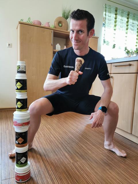 Werner Schrittwieser versucht Sport und Humor zu vereinen und lädt zum "Turmbauen" oder genussvollen Workouts ein.
