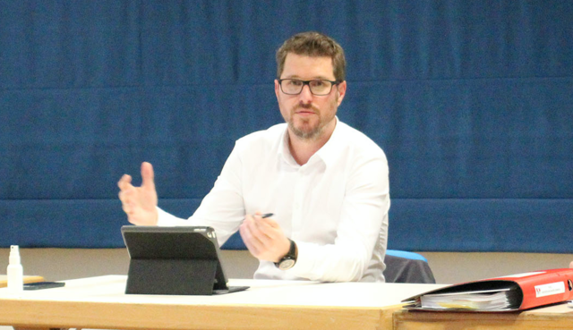Bgm. Christian Härting in Corona-Zeiten: „Es ist etwas ruhiger wie sonst, es fallen etwa 50% vom Zeitaufwand weg, da nun keine Termine und Veranstaltungen mehr sind.“