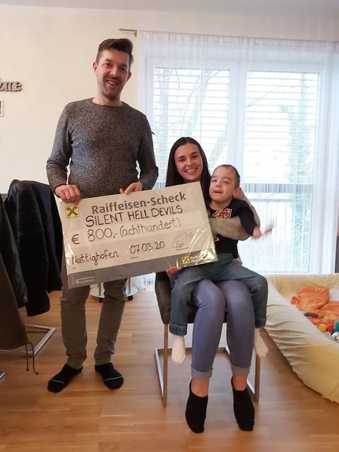 Christian Perez mit Mutter Carina und Sohn Elias (5 Jahre).