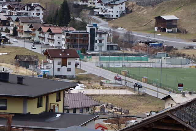 Die Ausreise aus dem Paznan läuft – zum ersten Mal seit 14. März gibt es in See auf der B188 wieder ein stärkeres Verkehrsaufkommen (Das Foto wurde um 14.30 Uhr gemacht).