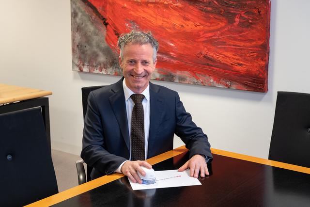 Colop-Geschäftsführer Ernst Faber mit dem "e-mark".