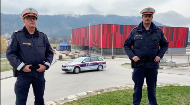 Die St. Veiter Polizeibeamten sagen "Danke" | Foto: KK