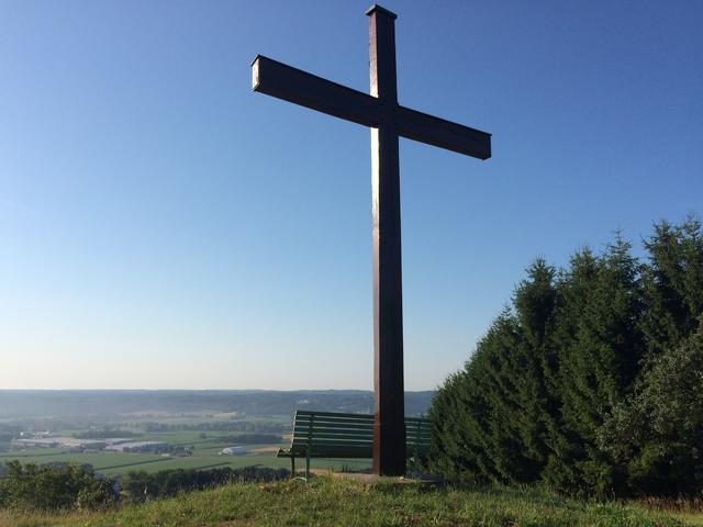 Zu den illegalen Party-Plätzen gehören die Aussichtsplattform auf dem Binderberg, das Tafelberg-Kreuz (Bild), die Hubertuskapelle und die Brücke neben der Volksschule Jennersdorf.