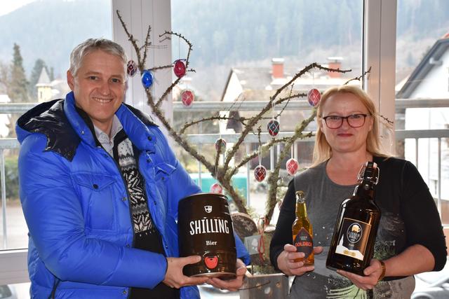 Prost: HLW Direktor Adi Lackner mit Körberl Chefin Bettina Schwager