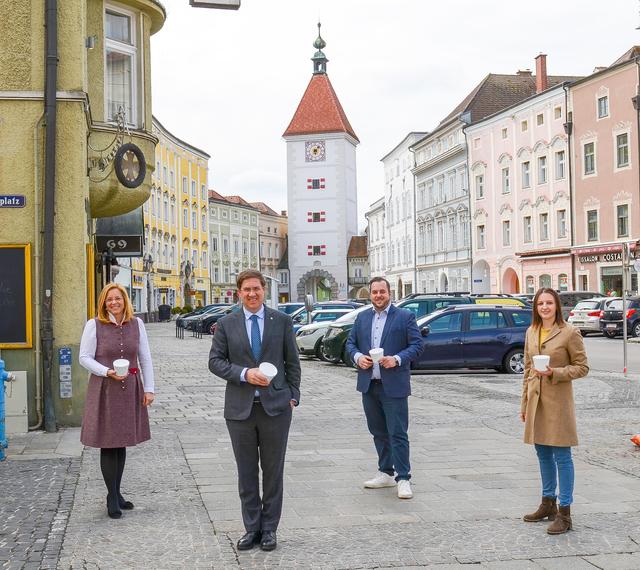 Die Stadt Wels liefert gemeinsam mit der Firma Caterist warmes Essen für die Risikogruppe.
