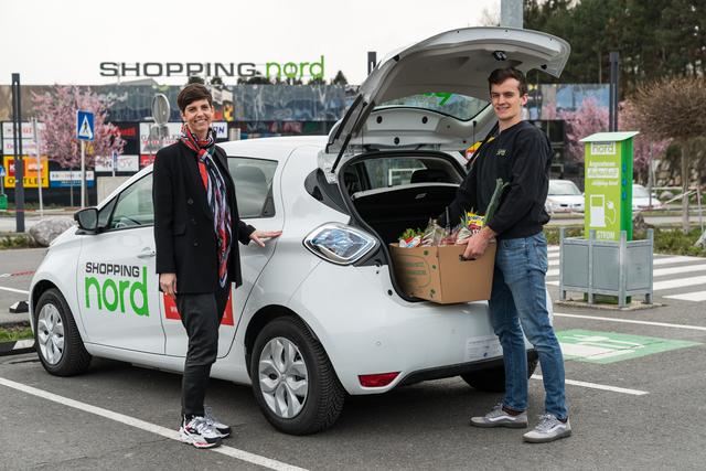Ab sofort bieten Heike Heinisser und ihr Team vom Shopping Nord einen Zustelldienst, der mit dem hauseigenen E-Fuhrpark durchgeführt wird.