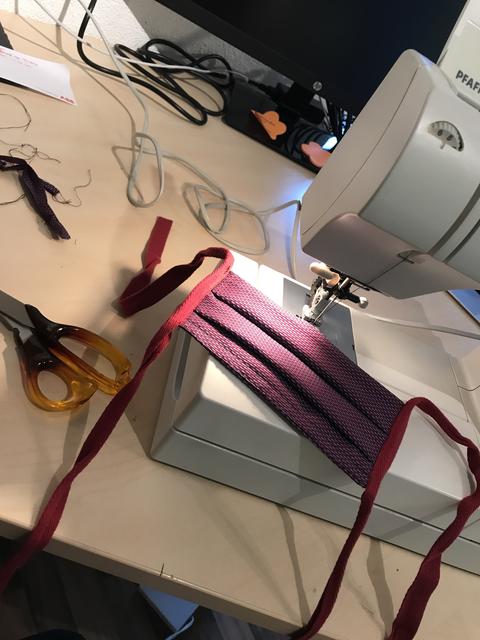 Erste Maske abgenäht! Übung macht den Meister :-)