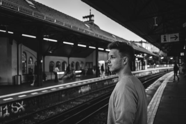 Producer und federführend bei diesem musikalischen Solidaritäsprojekt: Kevin Lehr alias LOST | Foto: Felix Werinos