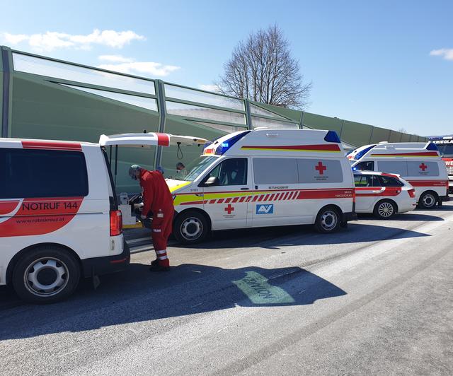 Ein Kleintransporter, beladen mit Bienen, kollidierte bei Krieglach mit einem Pkw.
