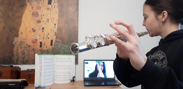 Die Schüler selbst entwarfen schon Projekte, gemacht aus den zusammengeschnittenen Videoaufnahmen aus der Unterrichtsstunde.