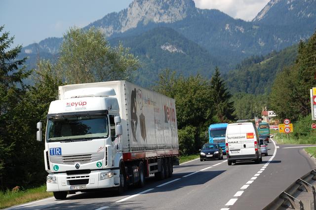 Oberösterreichs Straßenmeistereien transportieren derzeit unter anderem medizinische Schutzausrüstung (Symbolbild).