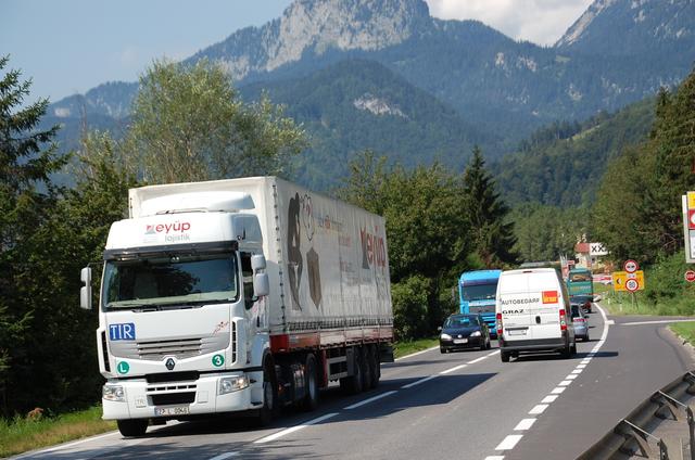 Oberösterreichs Straßenmeistereien transportieren derzeit unter anderem medizinische Schutzausrüstung (Symbolbild). | Foto: BRS/Schweiger