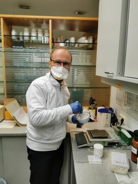 Stefan Pickl leitet die Tauernapotheke in Matrei.