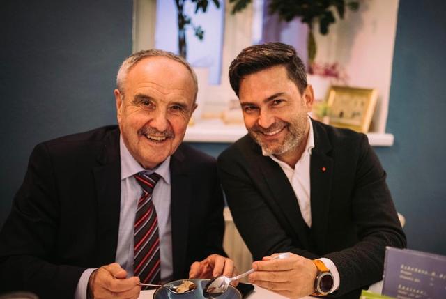 Valentin Blaschitz hat an Vizebürgermeister Markus Lakounigg übergeben.