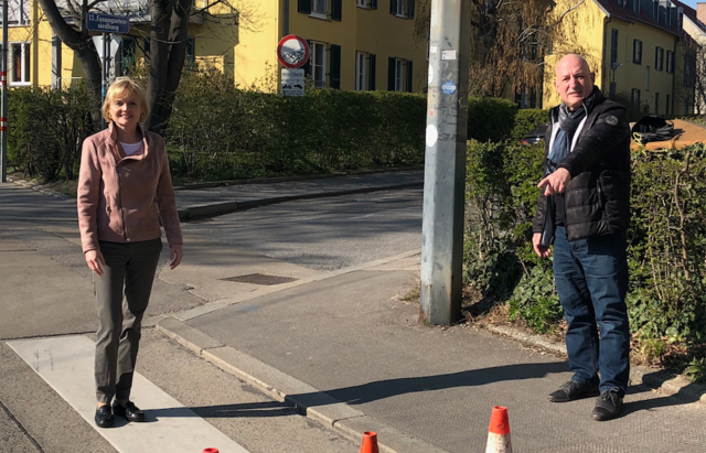 Bezirksvorsteherin Silke Kobald und Bezirksvorsteherin-Stellvertreter Gerzabek sorgen für mehr Sicherheit der Fußgänger.
 | Foto: BV Hietzing