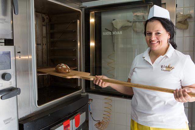 Landesbäuerin Johanna Haider gibt unter anderem dazu Tipps, wie sich altes Brot verwerten lässt.