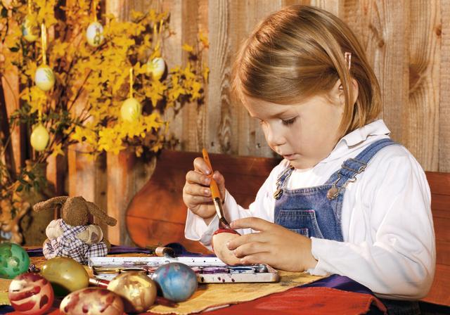 Natürlich kann man auch in der aktuellen Situation kreativ werden und sich den Osterbräuchen widmen.