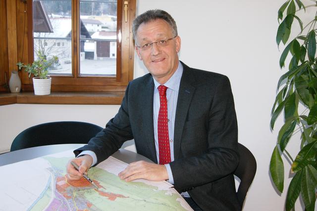 Bgm. Erich Ruetz kann mit guten Nachrichten aus der Marktgemeinde Völs aufwarten und hofft auf baldige Entspannung der Lage.