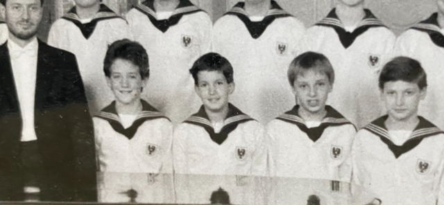 Wiener Sängerknaben: Winkler war ünf Jahre, bis 1991 im Schubertchor, danach Stiftsgymnasium Melk (Matura 1995)